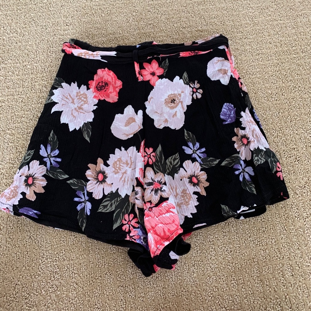 Floral Shorts - Picture 2 of 4